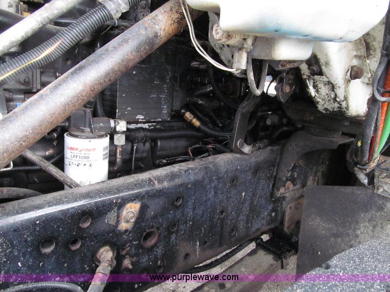 image for item E4574 1999 International 2674 triple axle dump truck