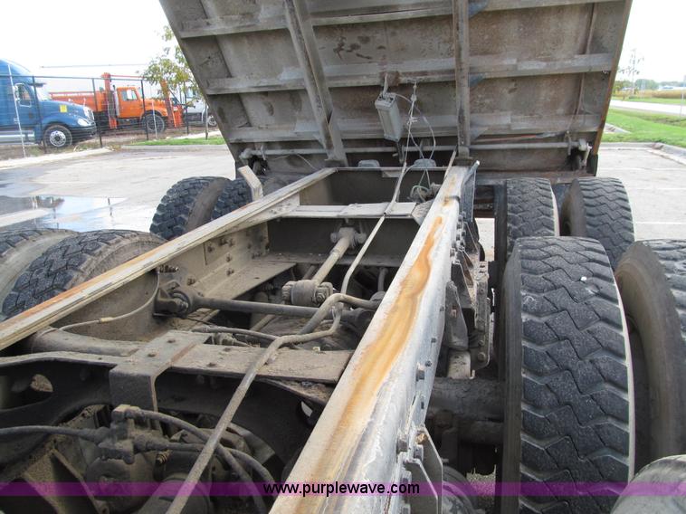 image for item E4574 1999 International 2674 triple axle dump truck