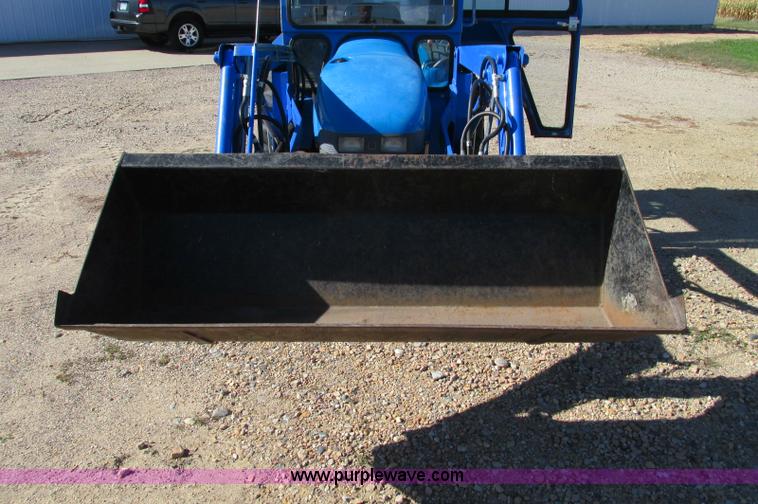 image for item E5198 2003 New Holland TC29 tractor