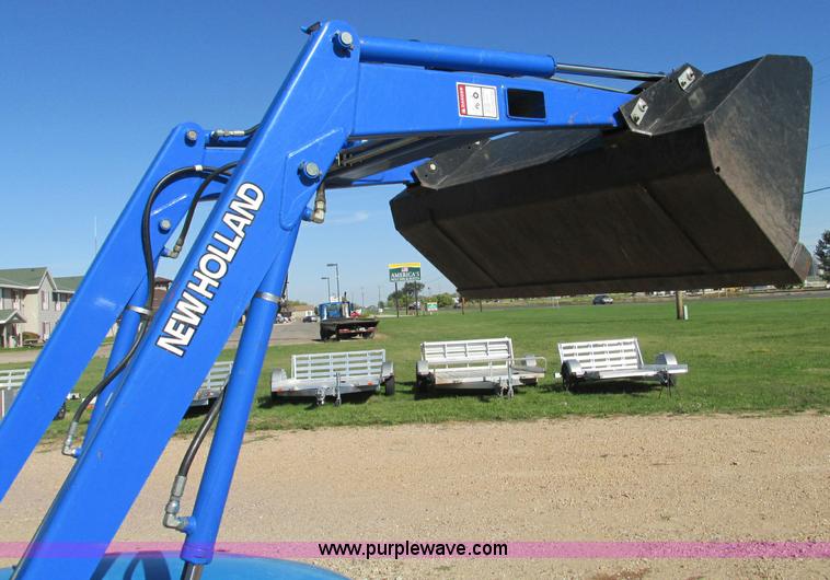 image for item E5198 2003 New Holland TC29 tractor