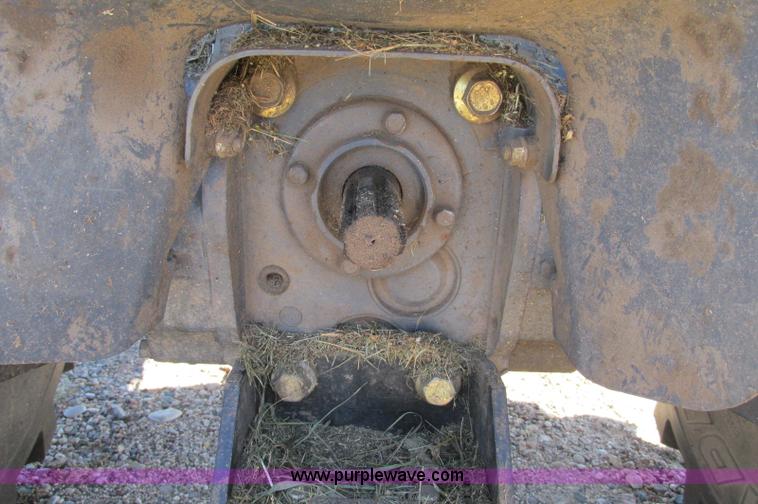 image for item E5198 2003 New Holland TC29 tractor