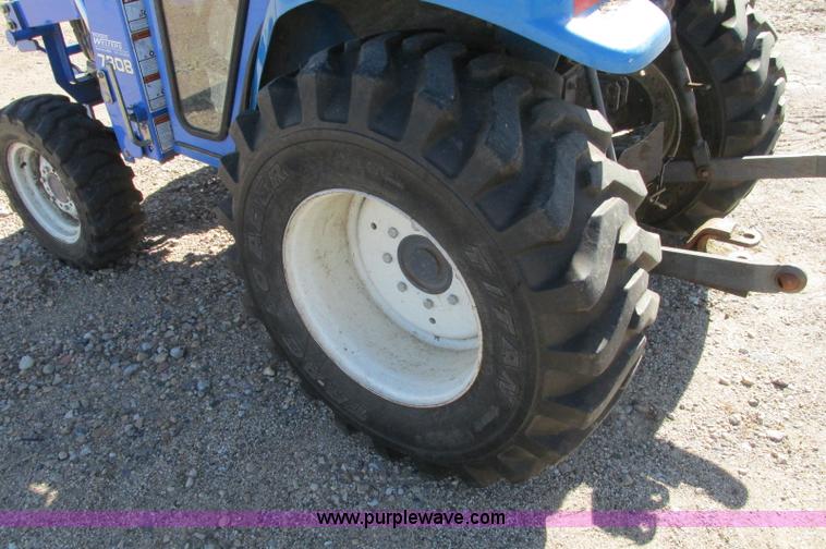 image for item E5198 2003 New Holland TC29 tractor