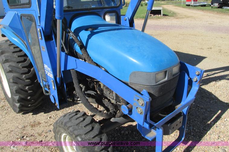image for item E5198 2003 New Holland TC29 tractor