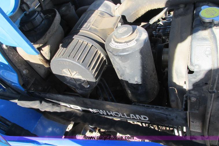 image for item E5198 2003 New Holland TC29 tractor