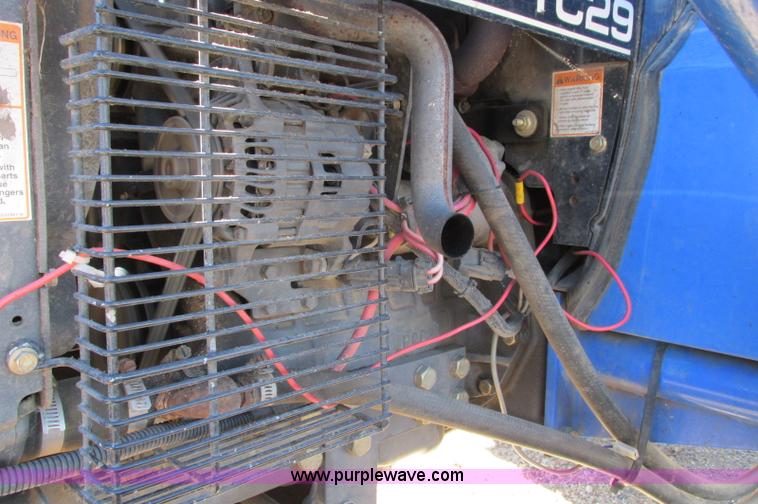 image for item E5198 2003 New Holland TC29 tractor