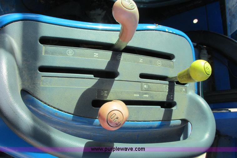 image for item E5198 2003 New Holland TC29 tractor