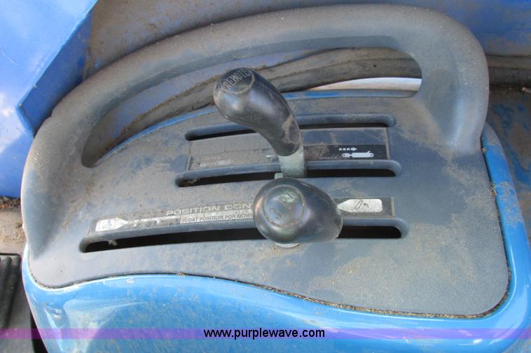 image for item E5198 2003 New Holland TC29 tractor