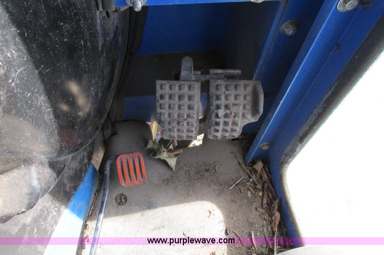 image for item E5198 2003 New Holland TC29 tractor