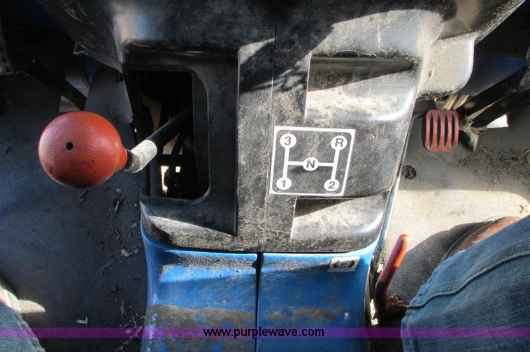 image for item E5198 2003 New Holland TC29 tractor