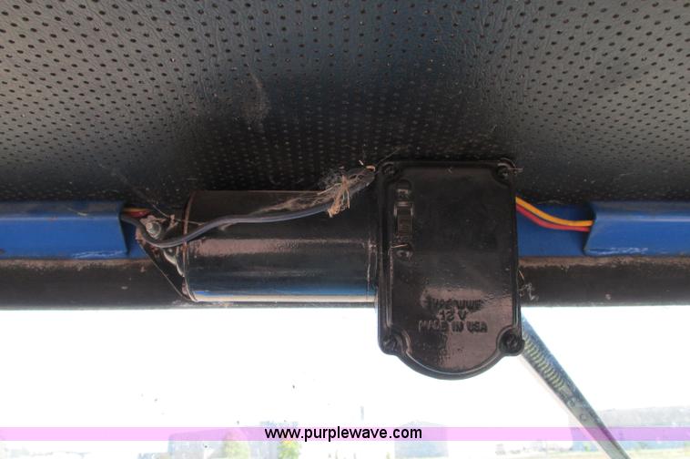 image for item E5198 2003 New Holland TC29 tractor