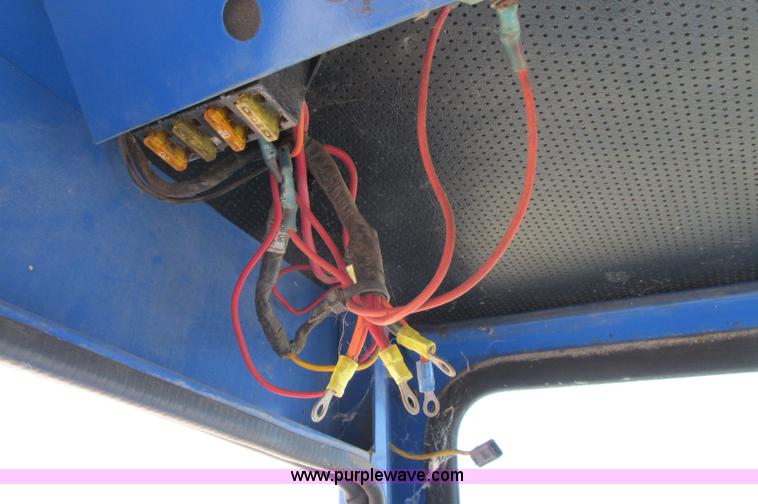 image for item E5198 2003 New Holland TC29 tractor