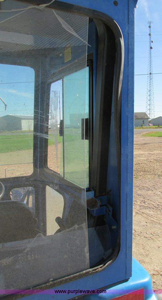 image for item E5198 2003 New Holland TC29 tractor