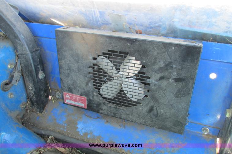 image for item E5198 2003 New Holland TC29 tractor