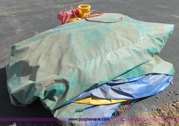 image for item E5199 Inflatable jump house