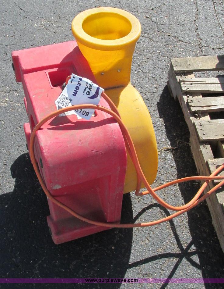 image for item E5199 Inflatable jump house