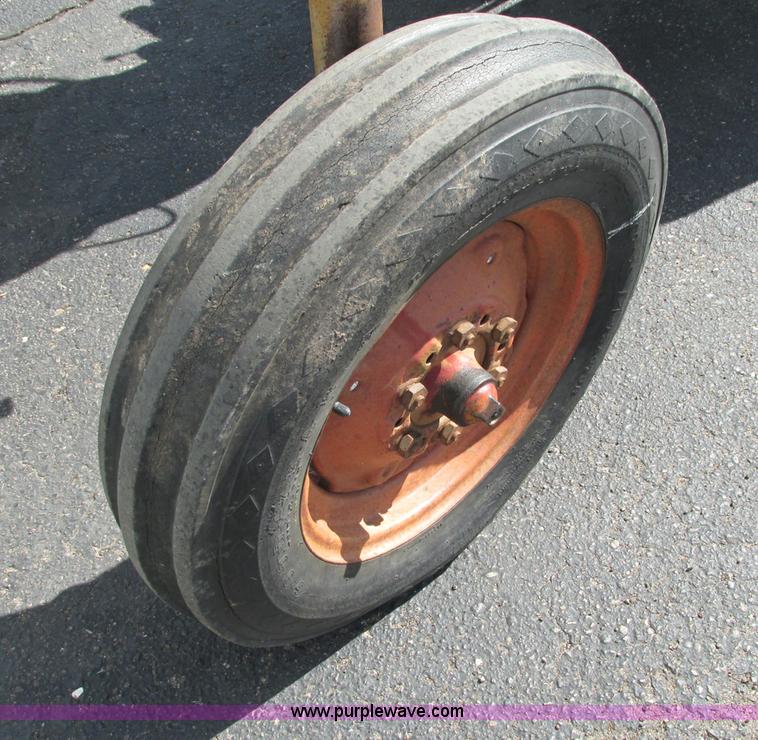 image for item E5201 1958 Massey-Ferguson 65 tractor