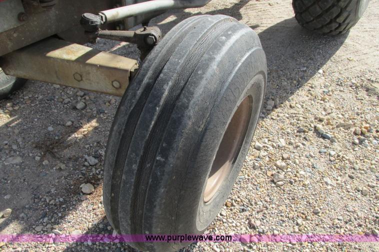 image for item E5205 1980 Massey-Ferguson 210 tractor