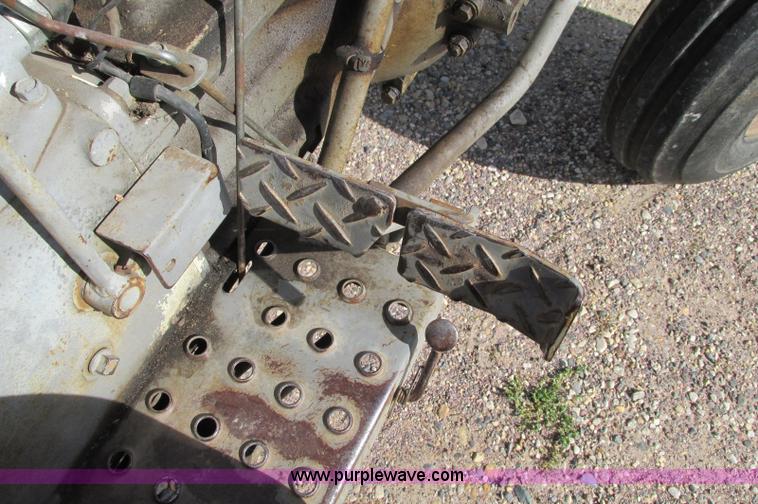 image for item E5205 1980 Massey-Ferguson 210 tractor