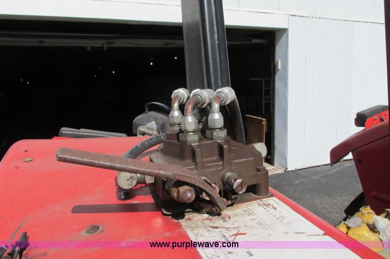 image for item E5207 1995 Massey-Ferguson 231 tractor