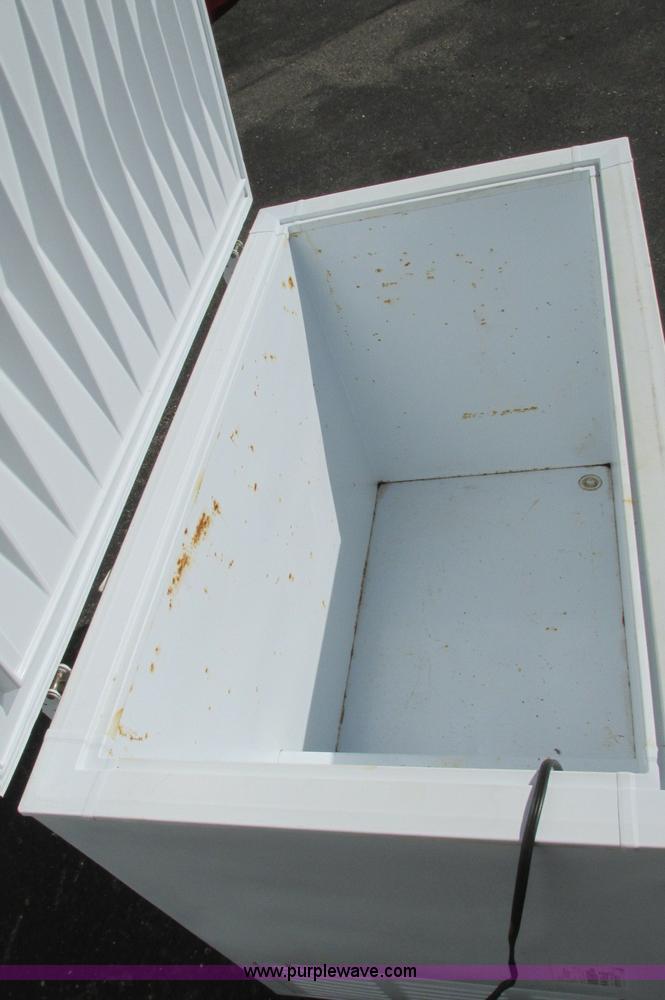 image for item E5214 Assorted items