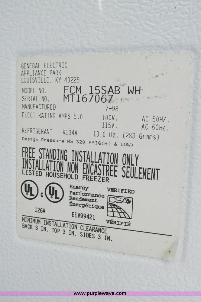 image for item E5214 Assorted items