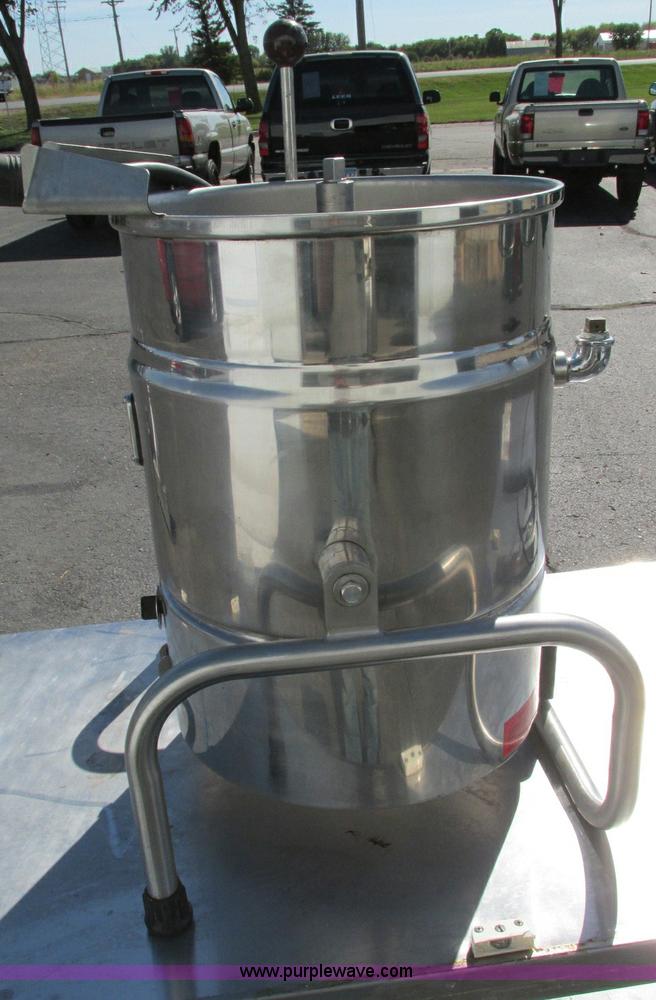 image for item E5214 Assorted items