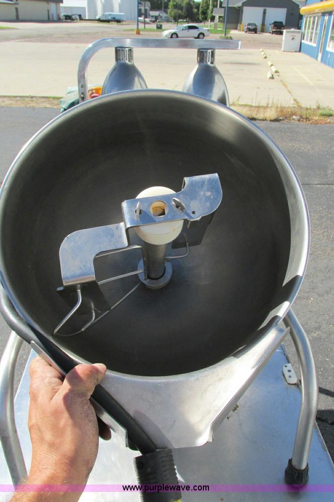 image for item E5214 Assorted items