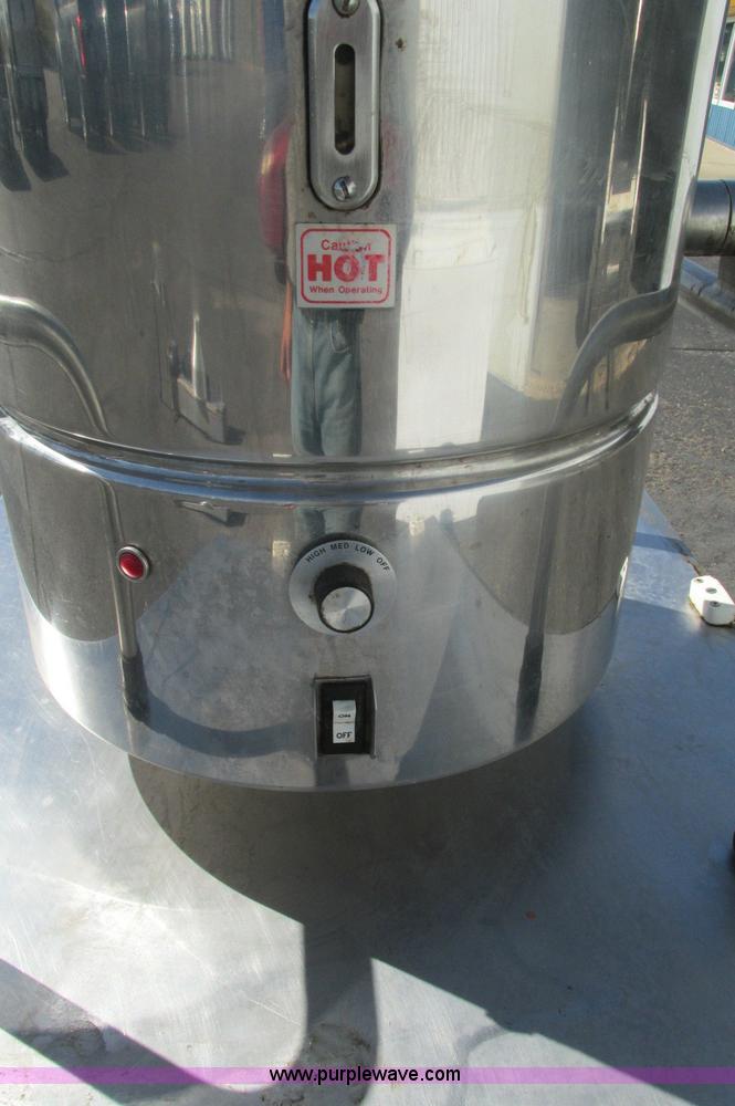 image for item E5214 Assorted items