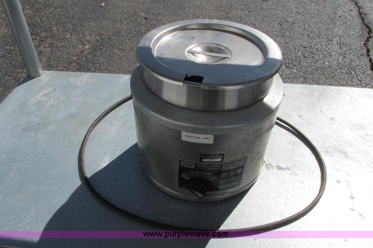 image for item E5214 Assorted items