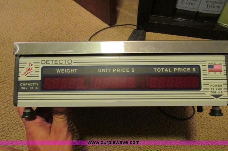 image for item E5214 Assorted items