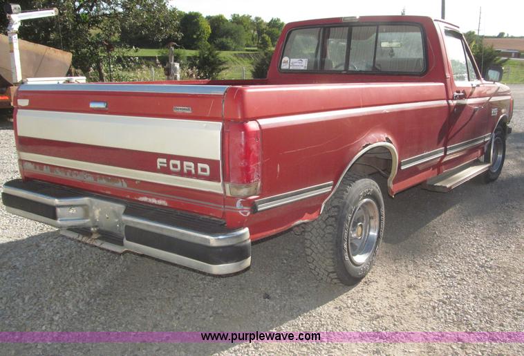 image for item F7139 1987 Ford F150 XLT Lariat pickup truck