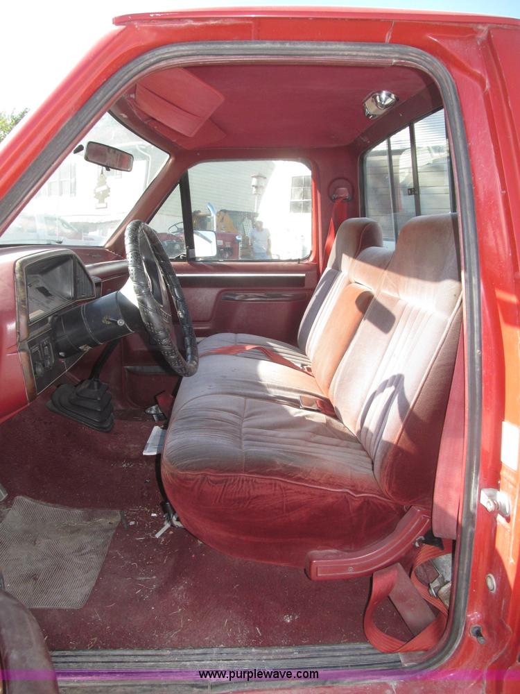 image for item F7139 1987 Ford F150 XLT Lariat pickup truck