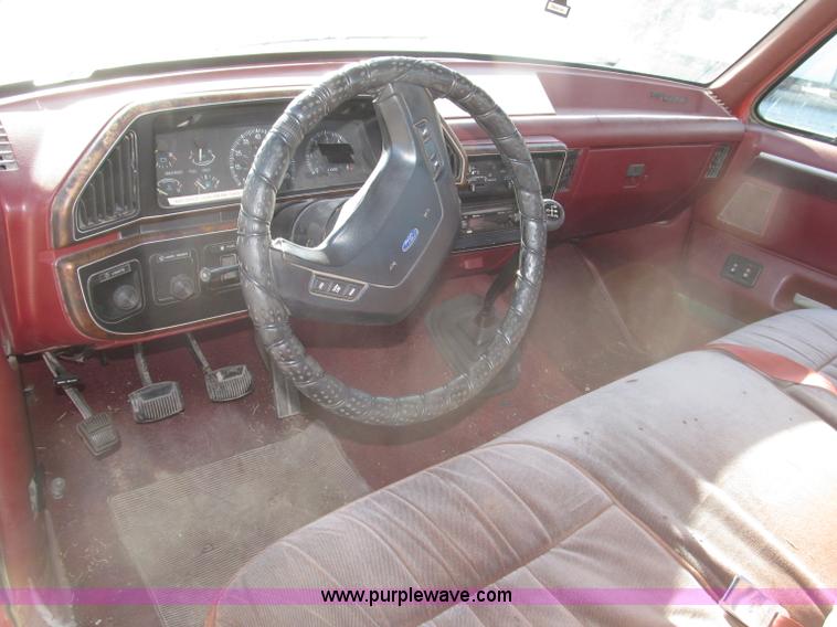 image for item F7139 1987 Ford F150 XLT Lariat pickup truck