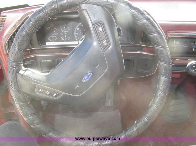 image for item F7139 1987 Ford F150 XLT Lariat pickup truck