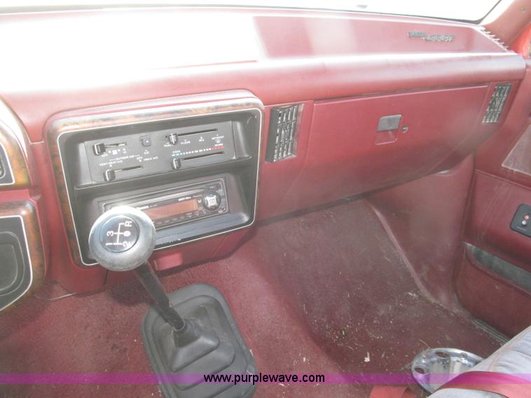 image for item F7139 1987 Ford F150 XLT Lariat pickup truck