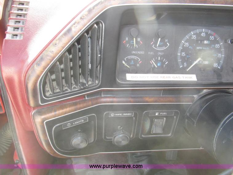 image for item F7139 1987 Ford F150 XLT Lariat pickup truck