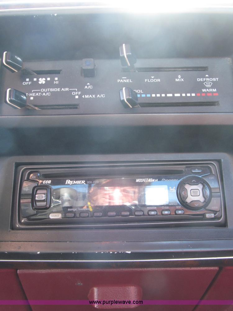 image for item F7139 1987 Ford F150 XLT Lariat pickup truck