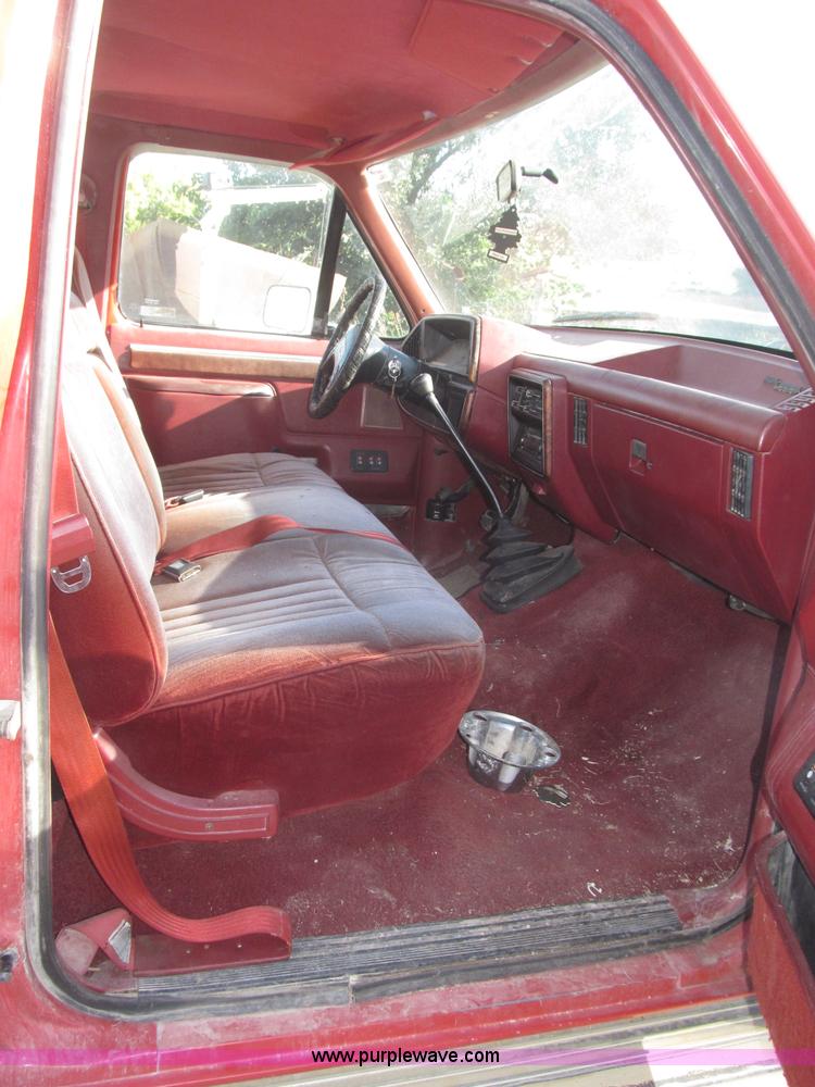 image for item F7139 1987 Ford F150 XLT Lariat pickup truck