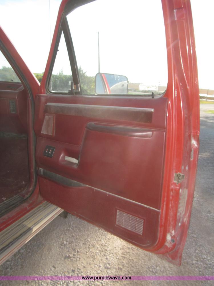 image for item F7139 1987 Ford F150 XLT Lariat pickup truck