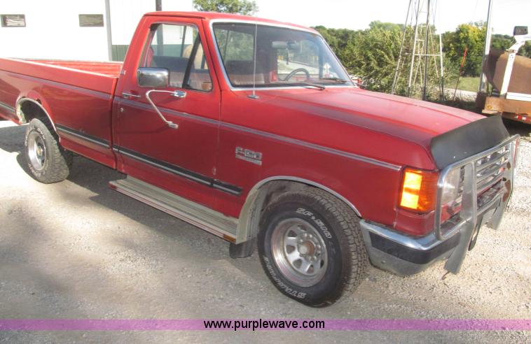 image for item F7139 1987 Ford F150 XLT Lariat pickup truck