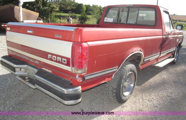 image for item F7139 1987 Ford F150 XLT Lariat pickup truck