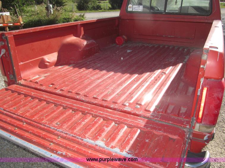 image for item F7139 1987 Ford F150 XLT Lariat pickup truck