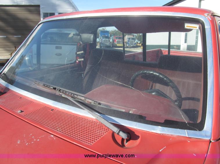 image for item F7139 1987 Ford F150 XLT Lariat pickup truck