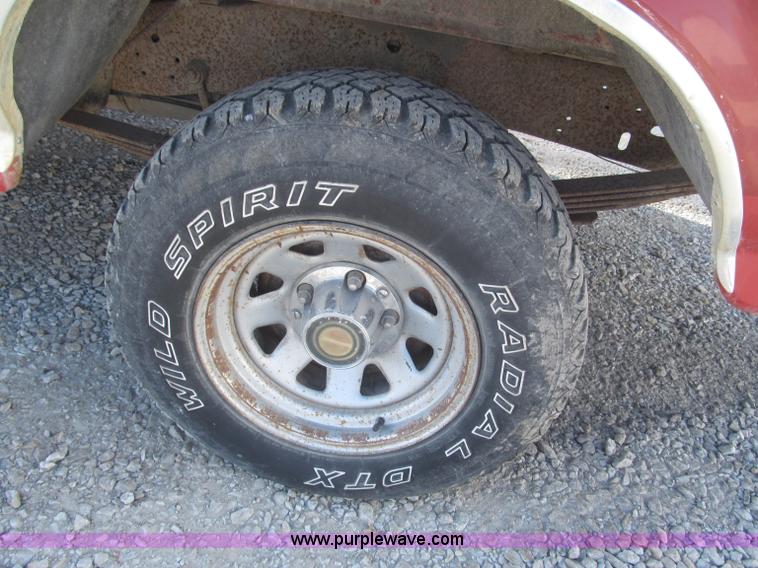 image for item F7139 1987 Ford F150 XLT Lariat pickup truck