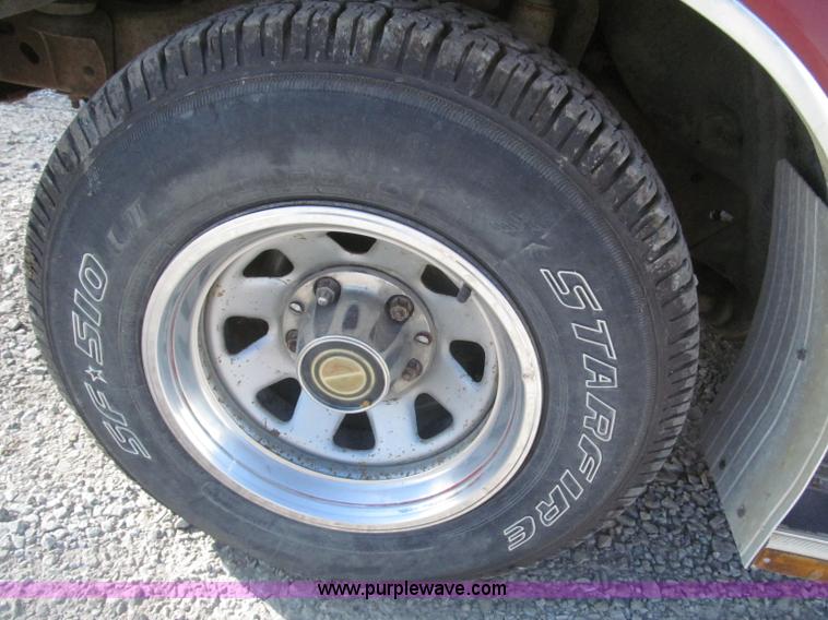 image for item F7139 1987 Ford F150 XLT Lariat pickup truck