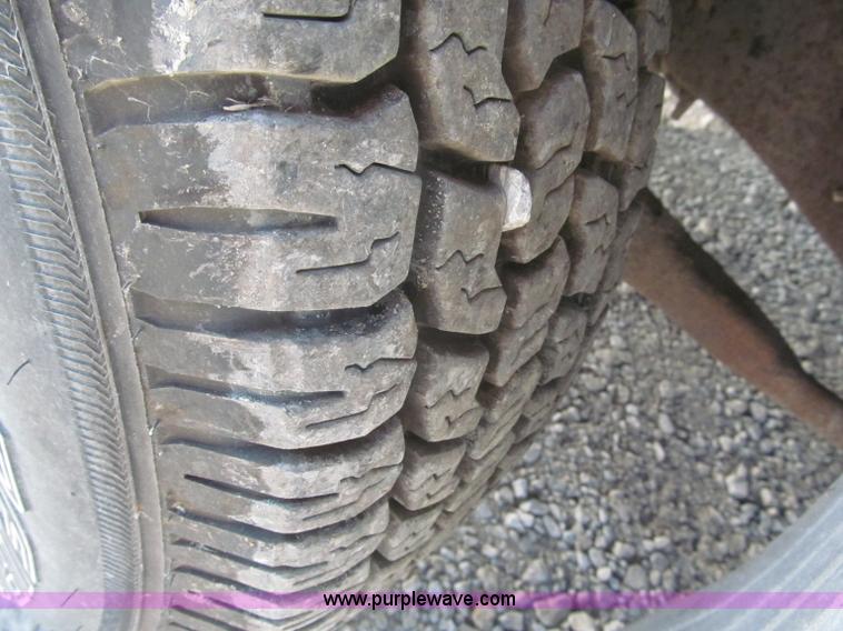 image for item F7139 1987 Ford F150 XLT Lariat pickup truck