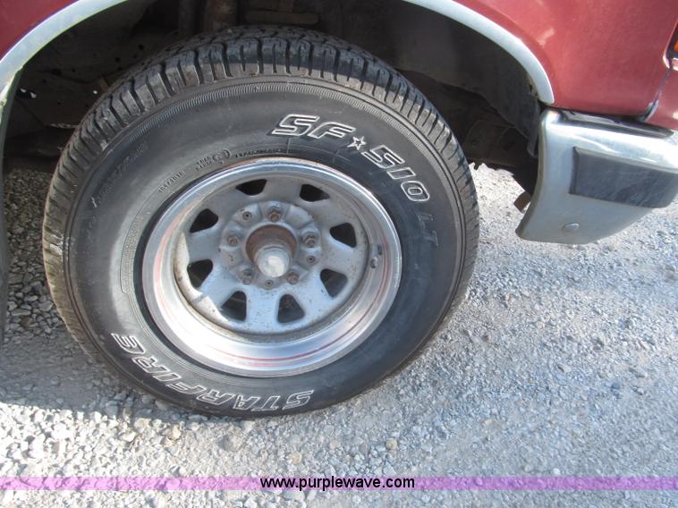 image for item F7139 1987 Ford F150 XLT Lariat pickup truck