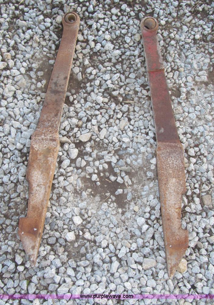 image for item F7140 1957 International 350 tractor