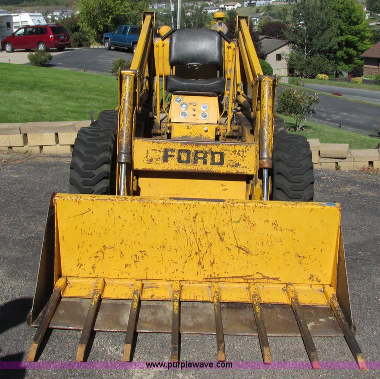 image for item G8948 1979 Ford CL40 skid steer