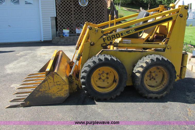 image for item G8948 1979 Ford CL40 skid steer